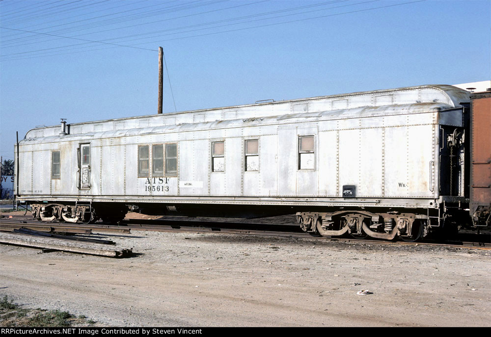 Santa Fe ex baggage ATSF #195613
